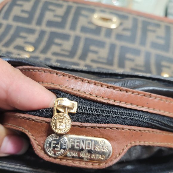 RARE FENDI FF MONOGRAM~ 2 WAY WITH CROSSBODY STRAP - Picture 7 of 16